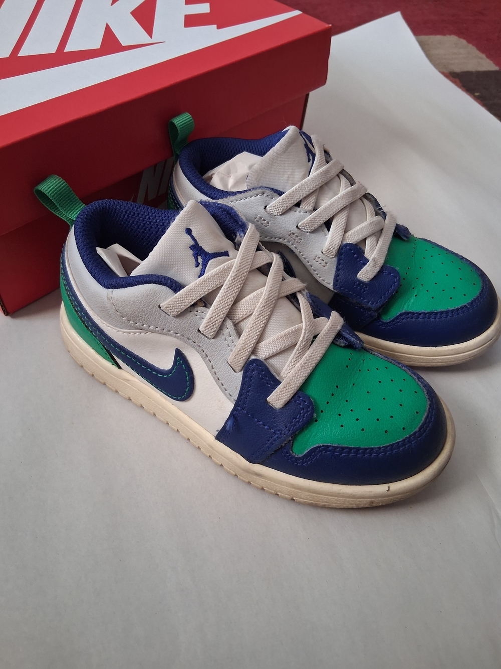 Nike Kids Low-Top Sneakers in Green, Blue & White